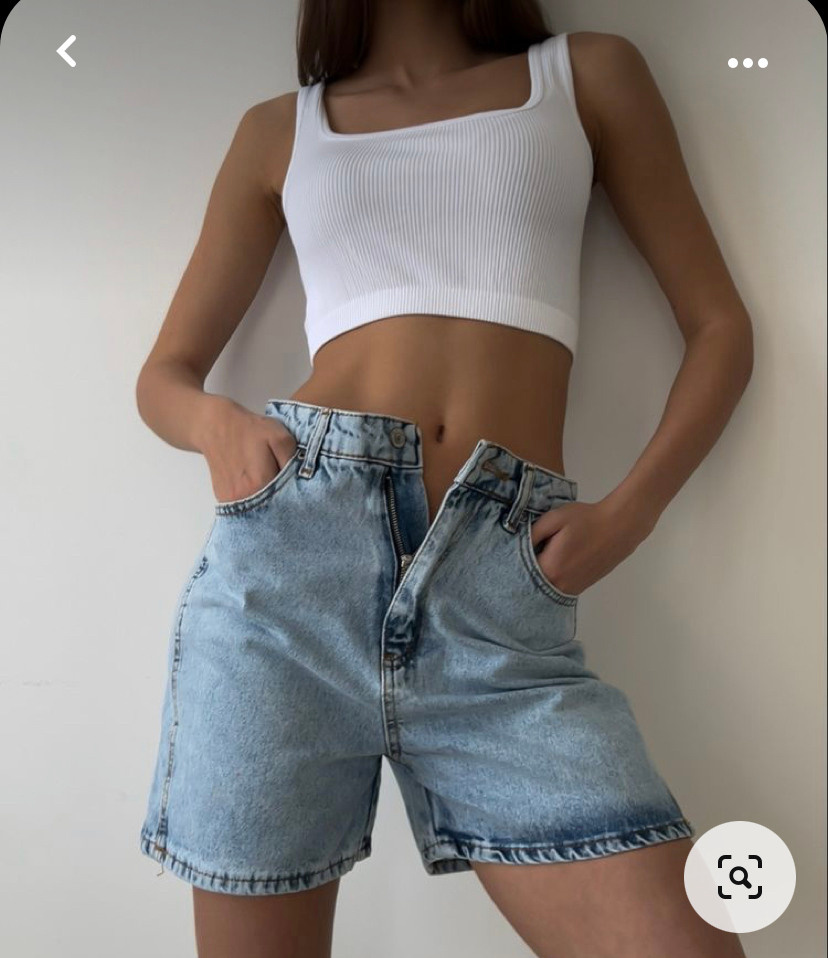 Идея для фотосессии в студии: джинсы, топ