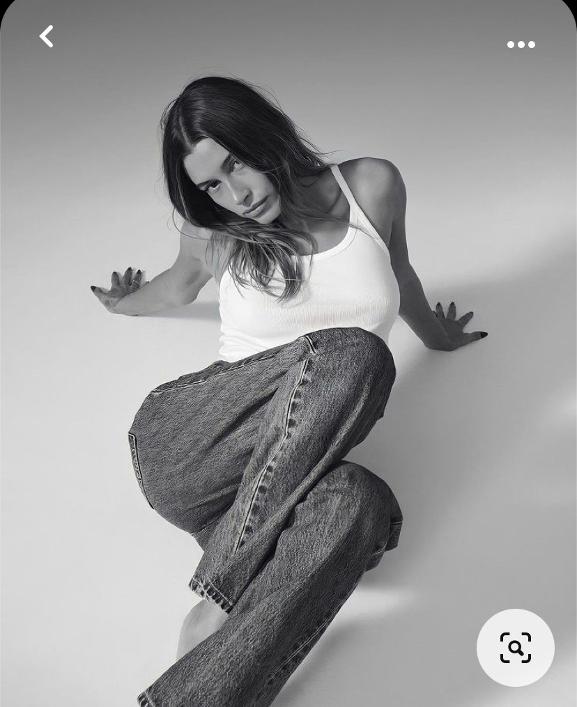 Идея для фотосессии в студии: джинсы, топ