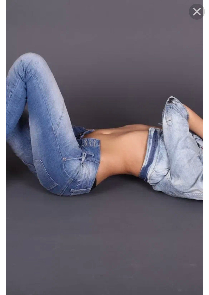 Идея для фотосессии в студии: джинсы, топ