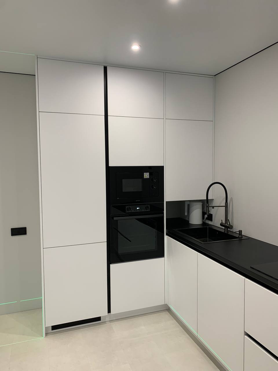 Фото с монтажа |Мебель на заказа: кухни, шкафы и т.д. в Томске. ГУДРУМ — Мебель на заказ в Томске | Кухни | Шкафы | Стулья и Столы