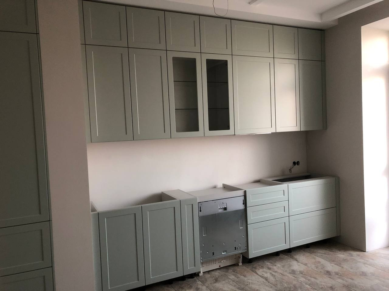 Фото с монтажа |Мебель на заказа: кухни, шкафы и т.д. в Томске. ГУДРУМ — Мебель на заказ в Томске | Кухни | Шкафы | Стулья и Столы