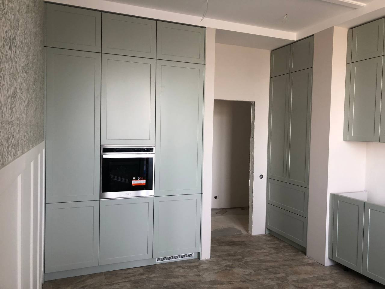 Фото с монтажа |Мебель на заказа: кухни, шкафы и т.д. в Томске. ГУДРУМ — Мебель на заказ в Томске | Кухни | Шкафы | Стулья и Столы