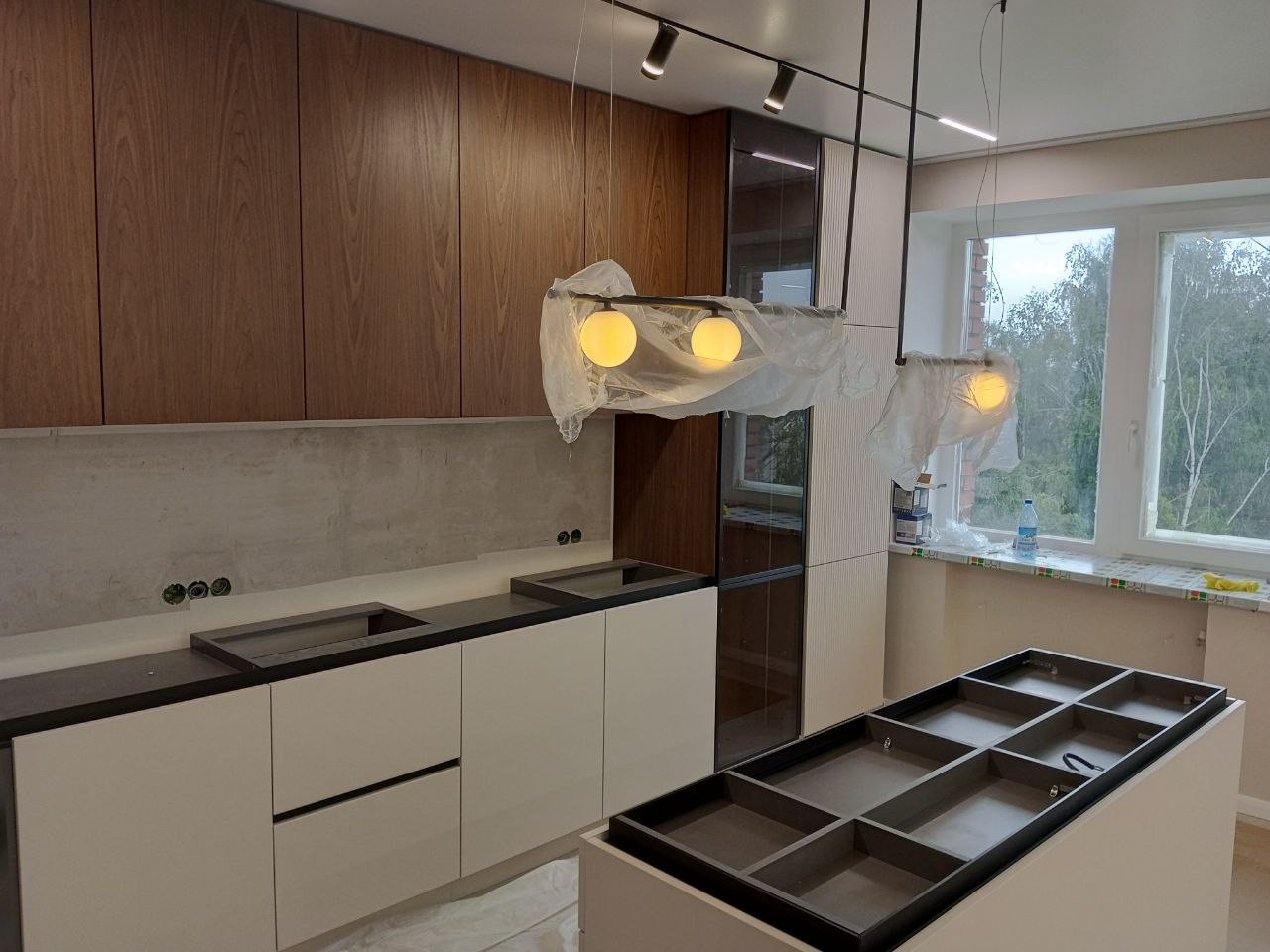 Фото с монтажа |Мебель на заказа: кухни, шкафы и т.д. в Томске. ГУДРУМ — Мебель на заказ в Томске | Кухни | Шкафы | Стулья и Столы