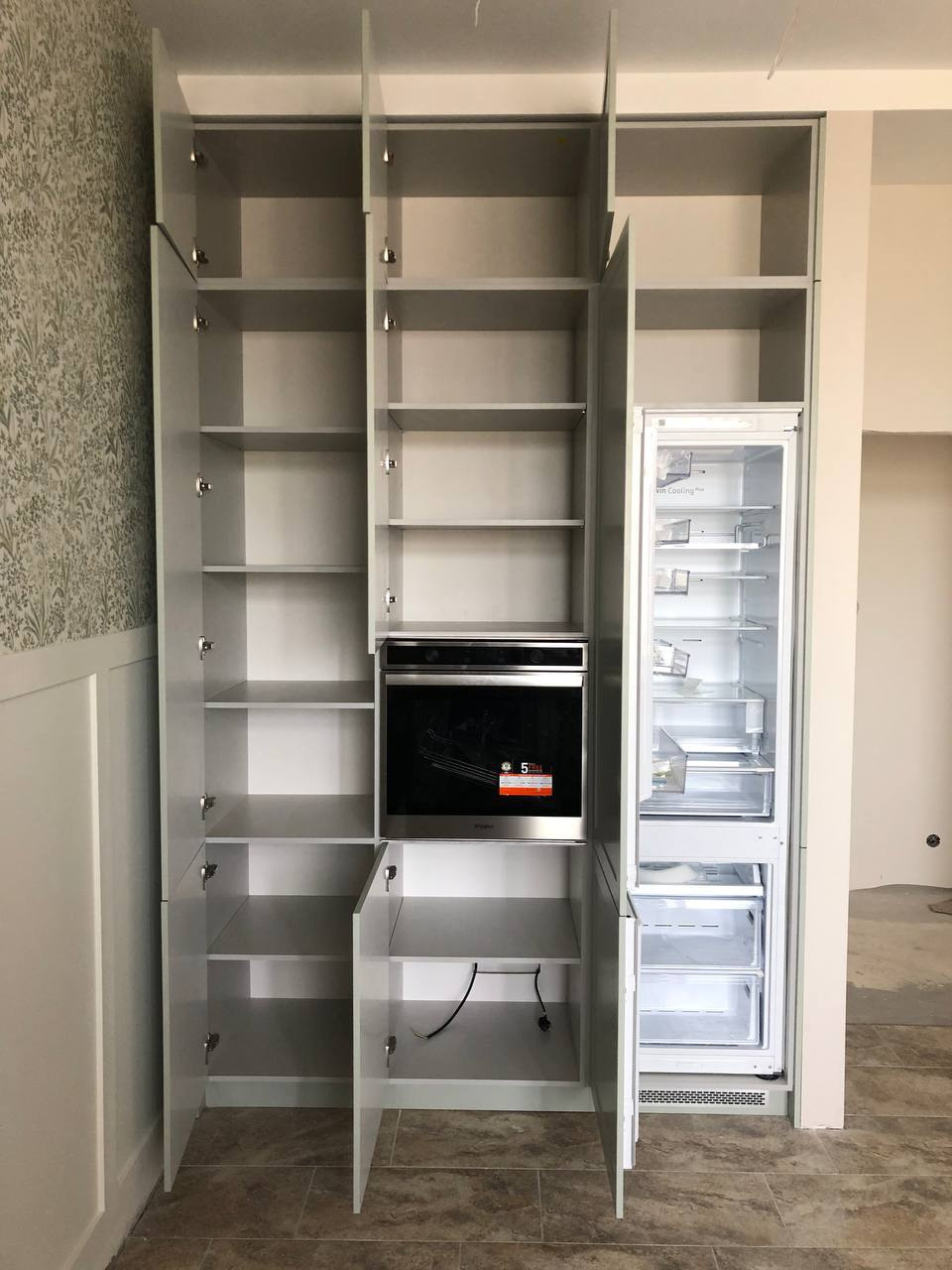 Фото с монтажа |Мебель на заказа: кухни, шкафы и т.д. в Томске. ГУДРУМ — Мебель на заказ в Томске | Кухни | Шкафы | Стулья и Столы