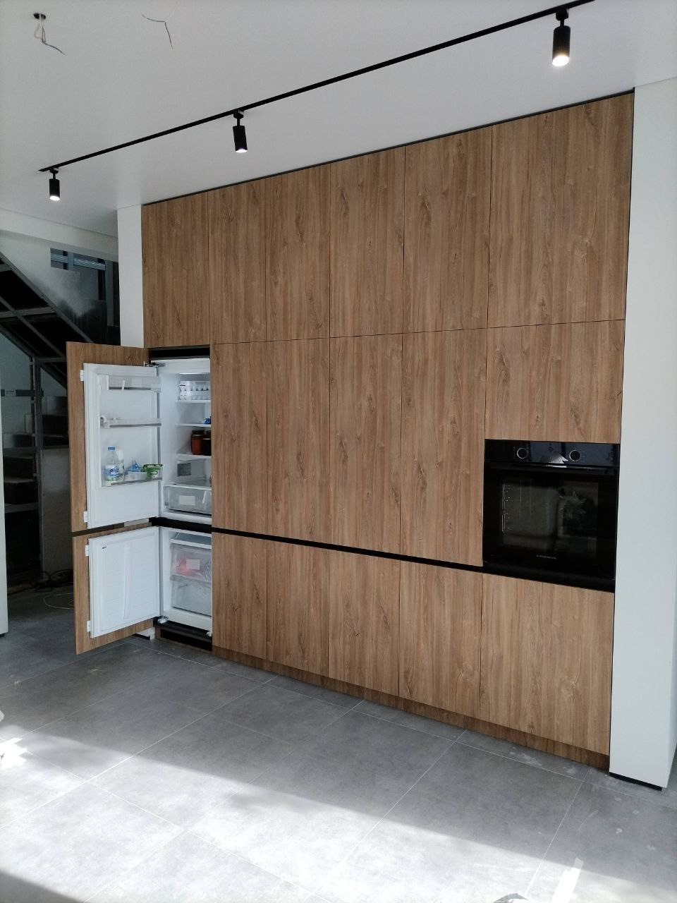 Фото с монтажа |Мебель на заказа: кухни, шкафы и т.д. в Томске. ГУДРУМ — Мебель на заказ в Томске | Кухни | Шкафы | Стулья и Столы