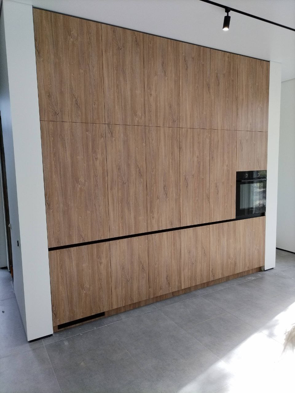 Фото с монтажа |Мебель на заказа: кухни, шкафы и т.д. в Томске. ГУДРУМ — Мебель на заказ в Томске | Кухни | Шкафы | Стулья и Столы