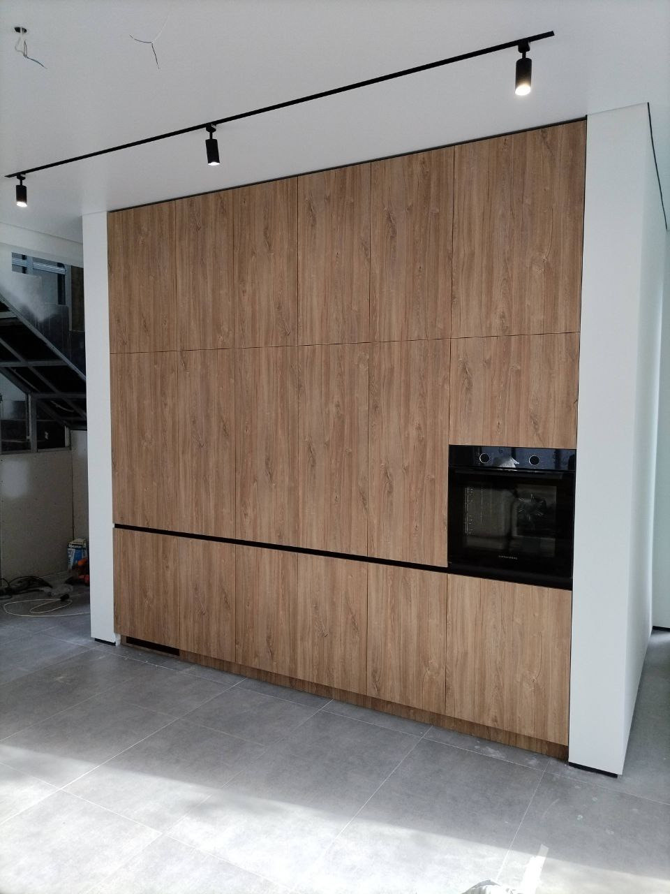 Фото с монтажа |Мебель на заказа: кухни, шкафы и т.д. в Томске. ГУДРУМ — Мебель на заказ в Томске | Кухни | Шкафы | Стулья и Столы