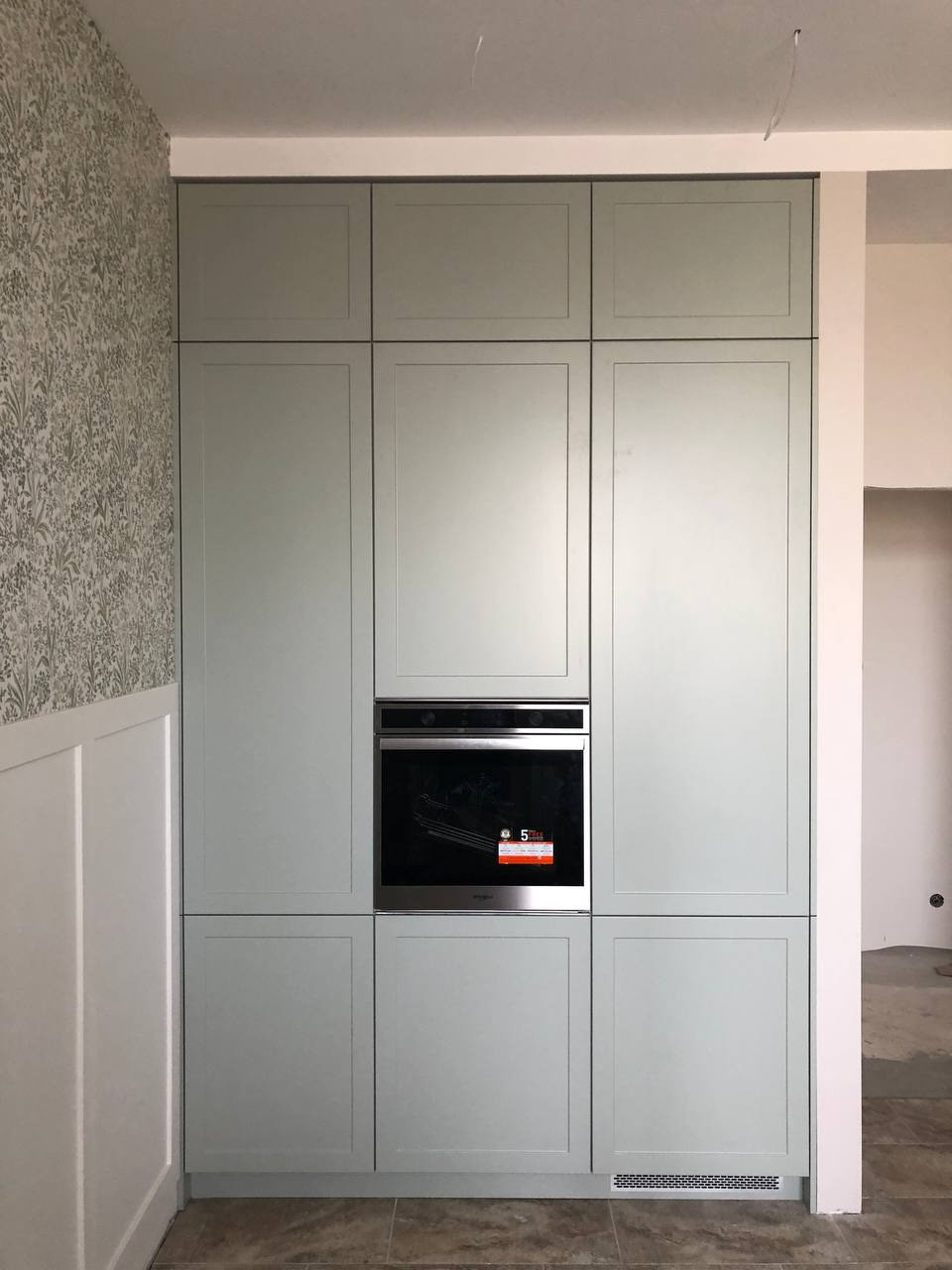 Фото с монтажа |Мебель на заказа: кухни, шкафы и т.д. в Томске. ГУДРУМ — Мебель на заказ в Томске | Кухни | Шкафы | Стулья и Столы