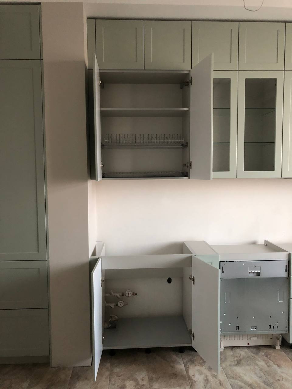 Фото с монтажа |Мебель на заказа: кухни, шкафы и т.д. в Томске. ГУДРУМ — Мебель на заказ в Томске | Кухни | Шкафы | Стулья и Столы