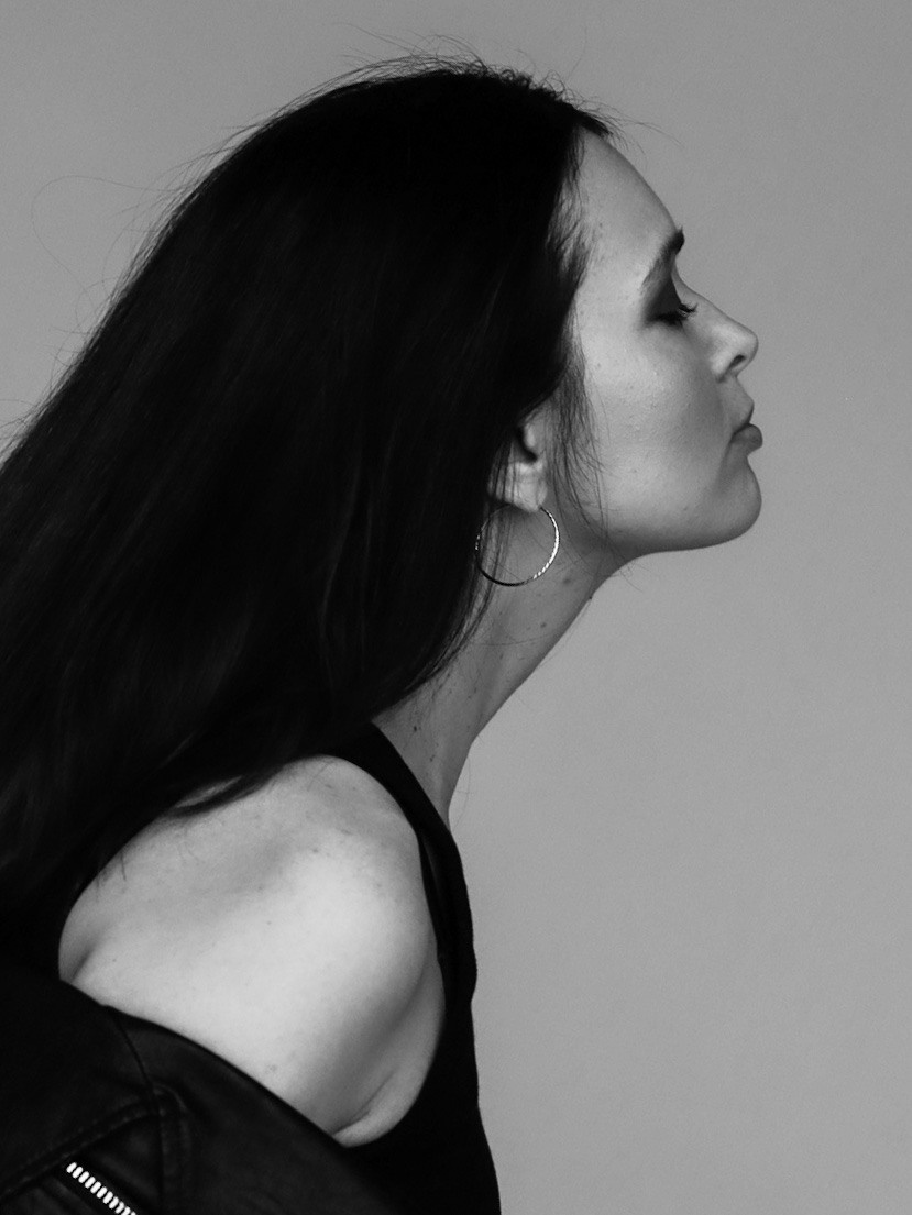 женский портрет черно белый 