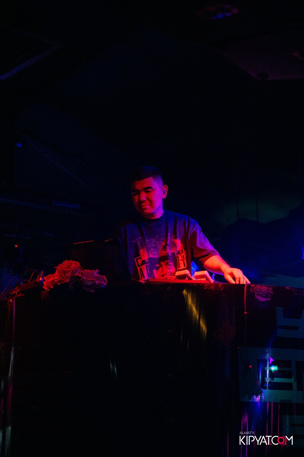 UYAT EMES BAR. КИПЯТКОМ АЛМАТЫ!