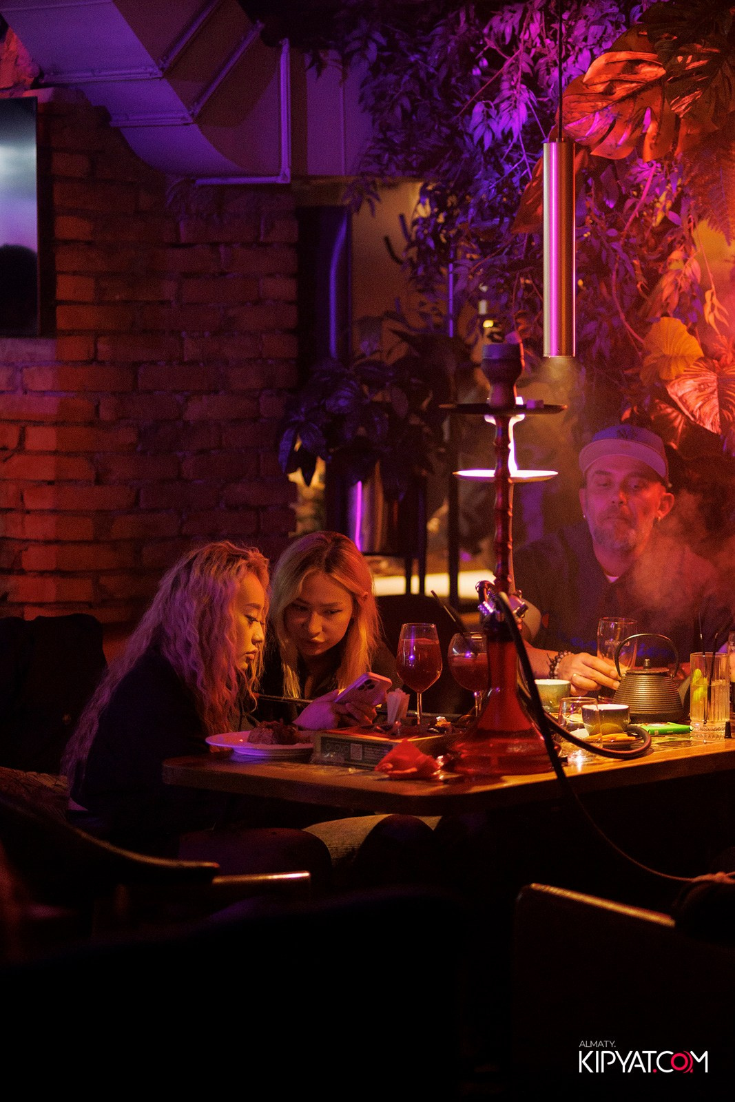 OLOVO BAR НА САТПАЕВА. КИПЯТКОМ АЛМАТЫ! Фотосъемка мероприятий в Алматы