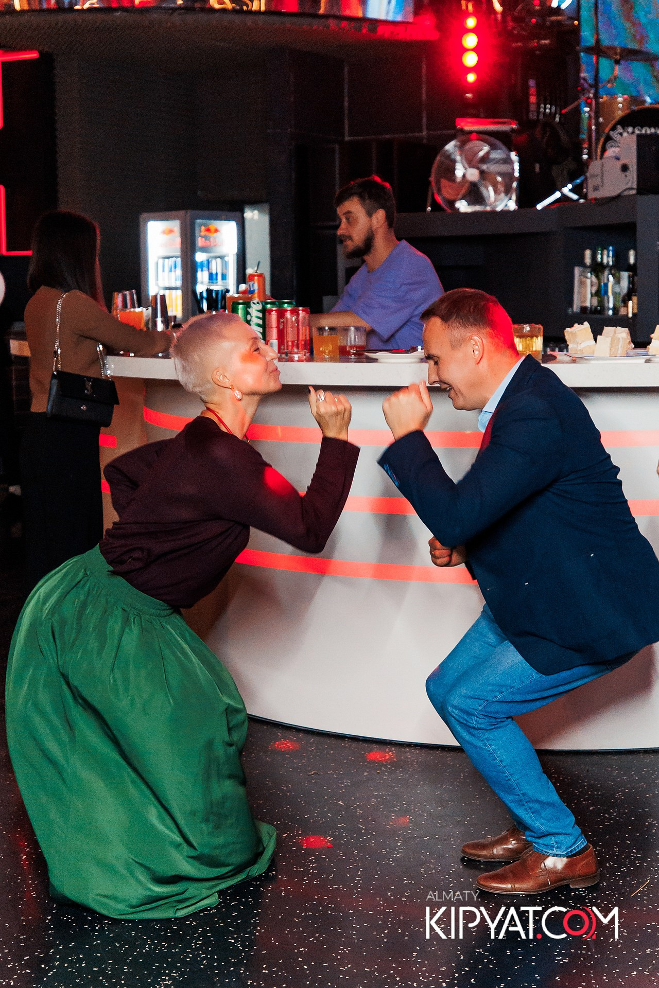 ПРЕЗЕНТАЦИЯ КНИГИ ВИКТОРА ЕЛИСЕЕВА. КИПЯТКОМ АЛМАТЫ!