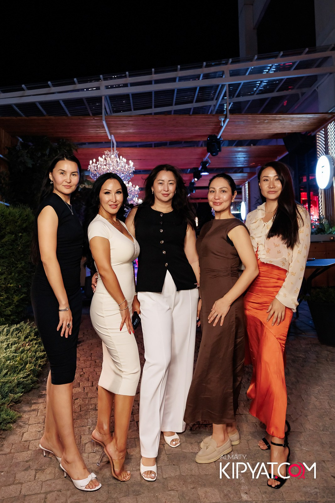 FRIENDS BAR & TERRACE. КИПЯТКОМ АЛМАТЫ!