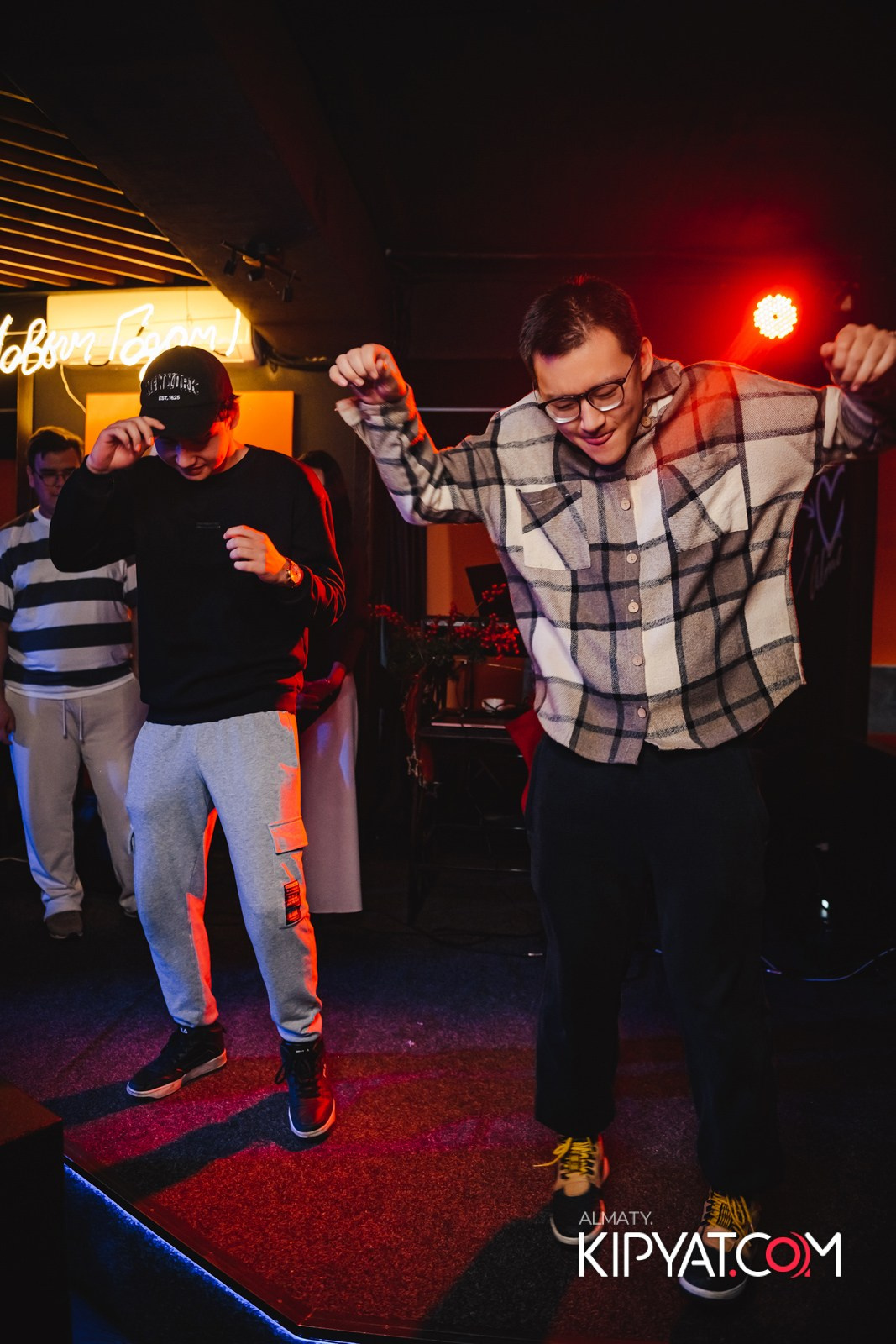 ГРИЛЬ БАР ШАШЛЫКOFF. КИПЯТКОМ АЛМАТЫ!