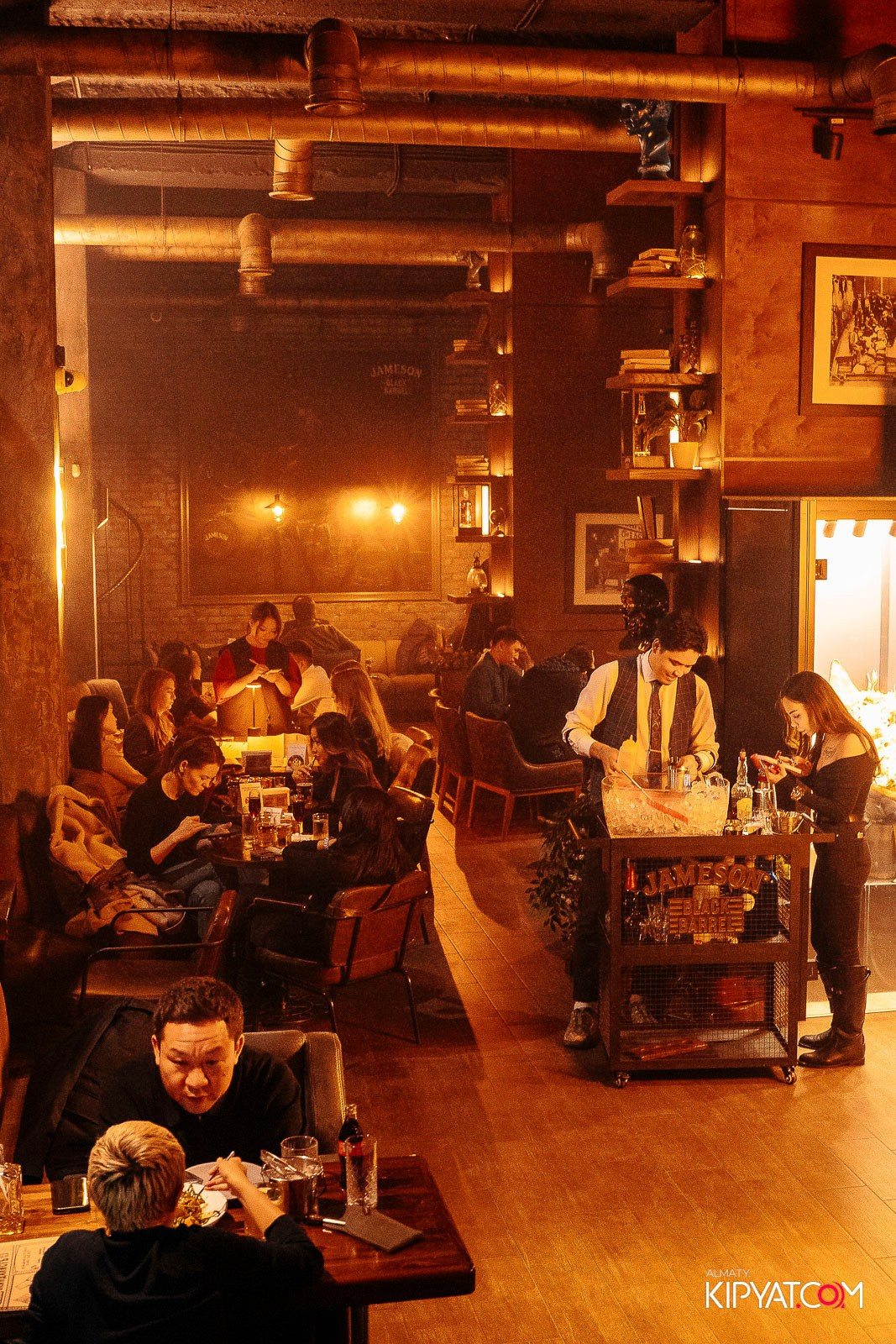 РЕСТО-БАР СКАНДАЛИСТЪ. КИПЯТКОМ АЛМАТЫ! Фотосъемка мероприятий в Алматы