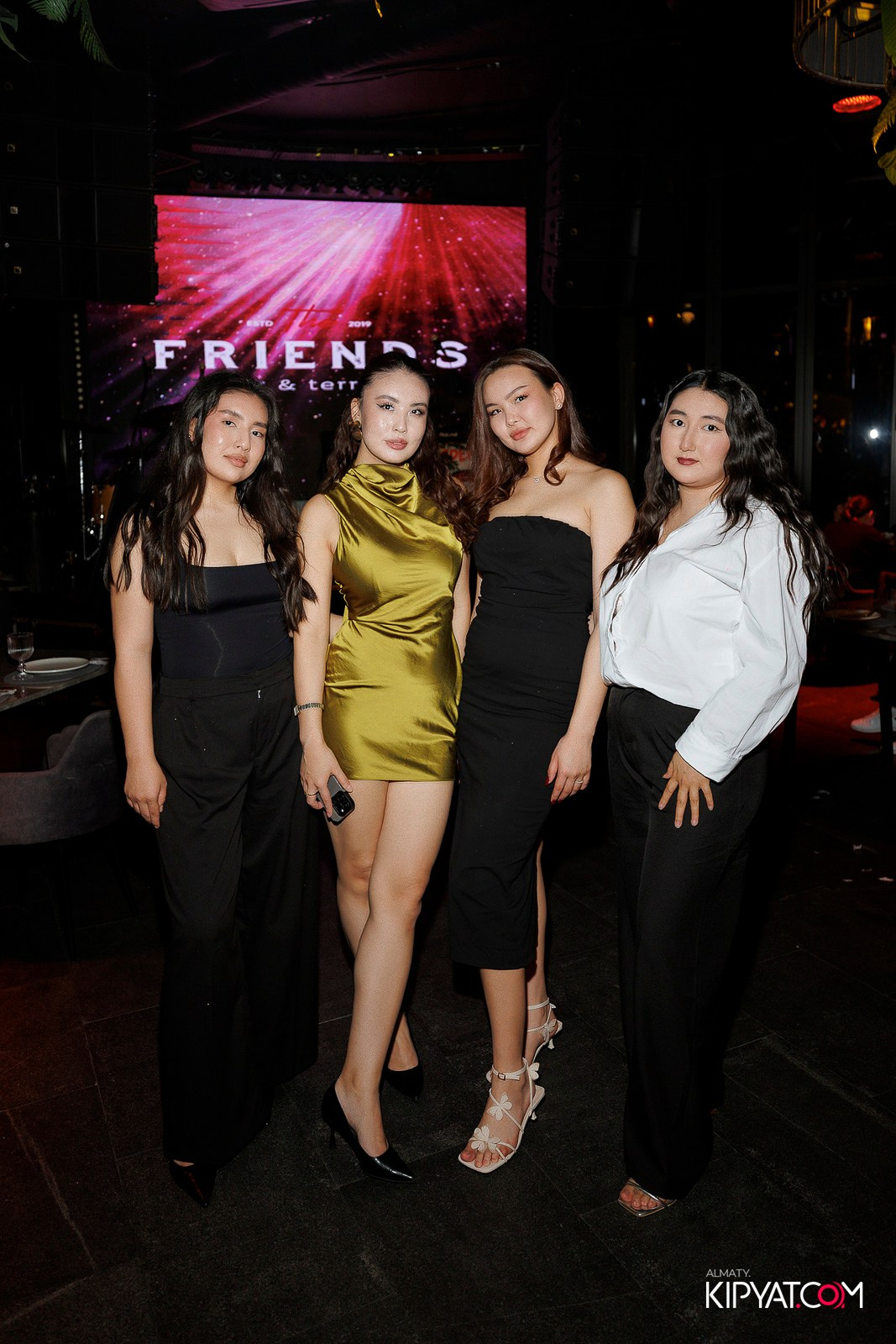 FRIENDS BAR & TERRACE. КИПЯТКОМ АЛМАТЫ! Фотосъемка мероприятий в Алматы