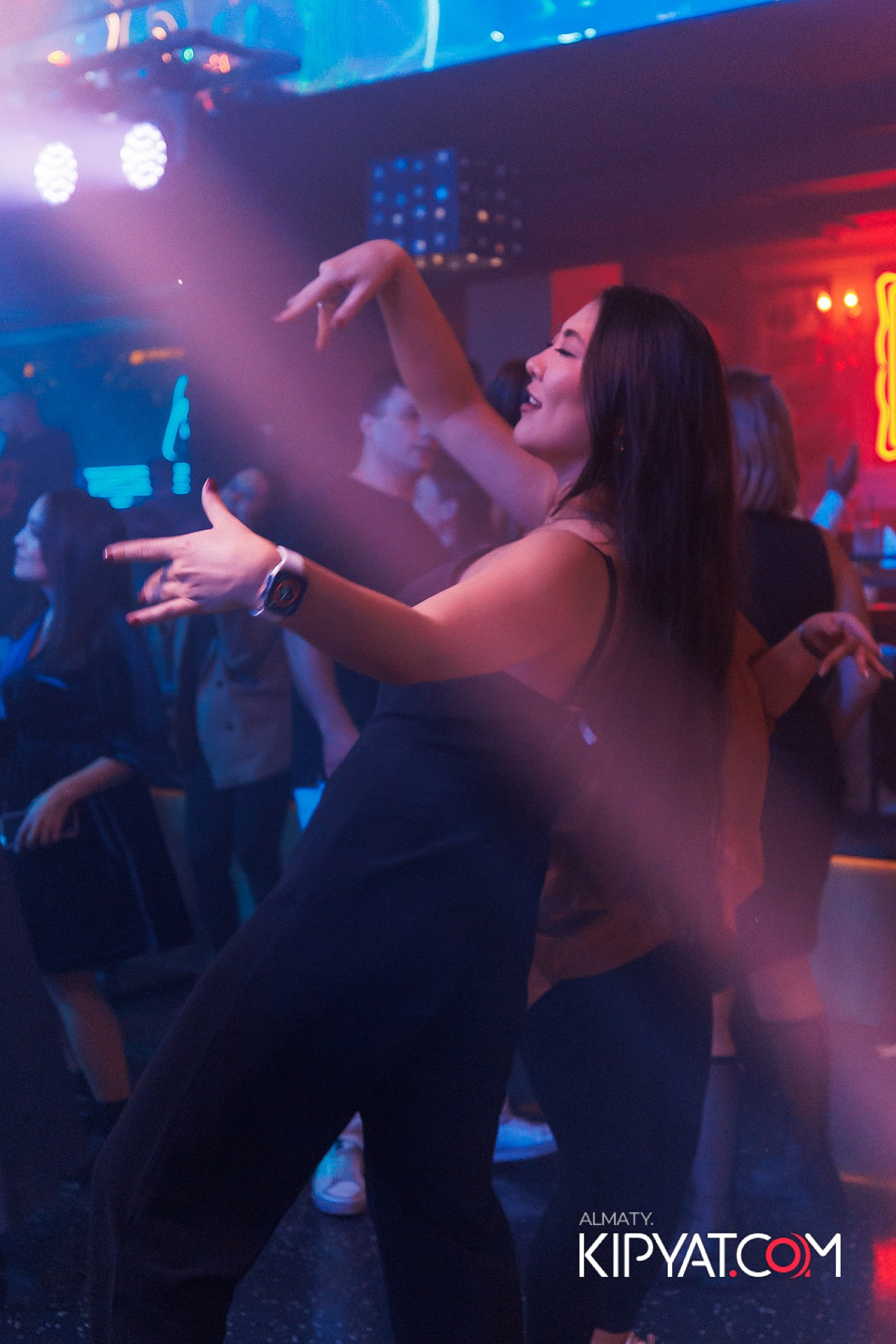 КОНЦЕРТ ГРУППЫ HIFI SANTA BARBARA. КИПЯТКОМ АЛМАТЫ!