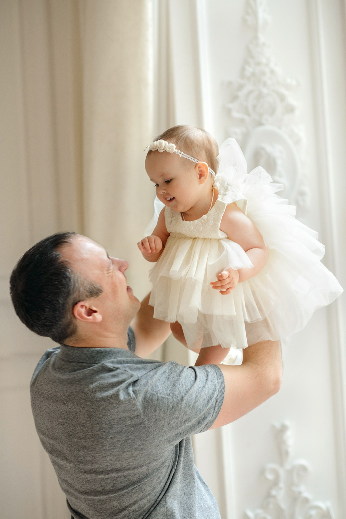 dad and daughter, Photo shoot in the studio in the spring