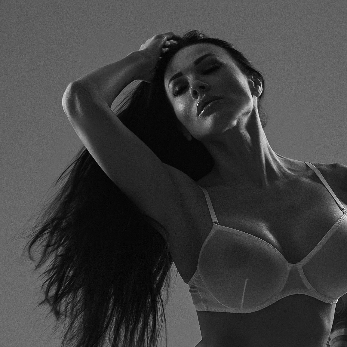 Фотосессия в стиле минимализм. Александр Mr.Brass — фотографирую женский портрет в Москве