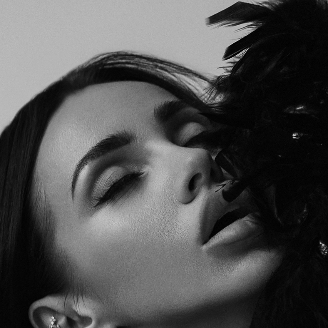 Фотосессия в стиле минимализм. Александр Mr.Brass — фотографирую женский портрет в Москве