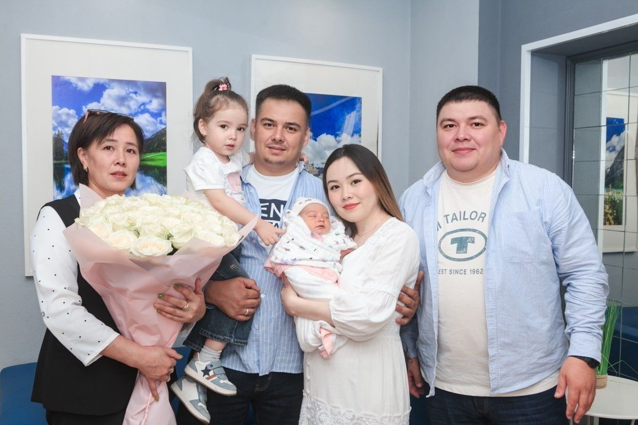 Фотосъемка выписки из роддома в Москве, заказать фотографа на выписку ньюборн съемка в роддоме newborn фотограф в Юдино