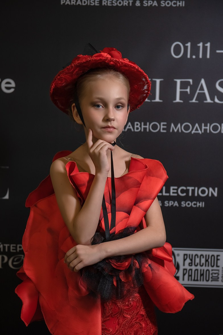 SochiFashionWeek2024 дизайнер Анохина Светлана. Семейный и коммерческий фотограф в Сочи Александр Бодунов