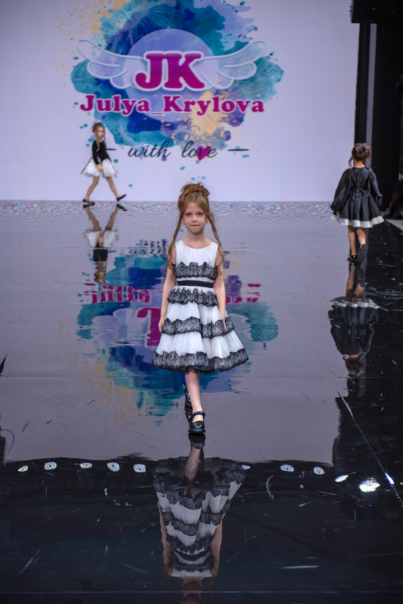 SochiFashionWeek2024 дизайнер Юлия Крылова. Семейный и коммерческий фотограф в Сочи Александр Бодунов