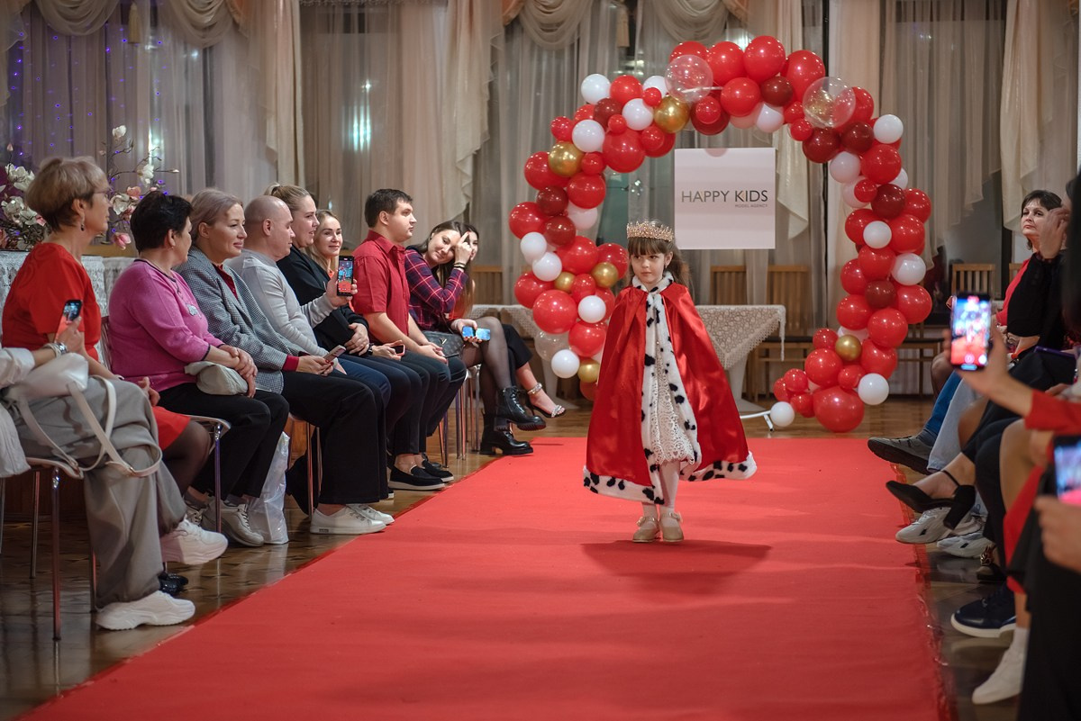 Выпускной в детской школе моделей HAPPYkids 2024. Семейный и коммерческий фотограф в Сочи Александр Бодунов
