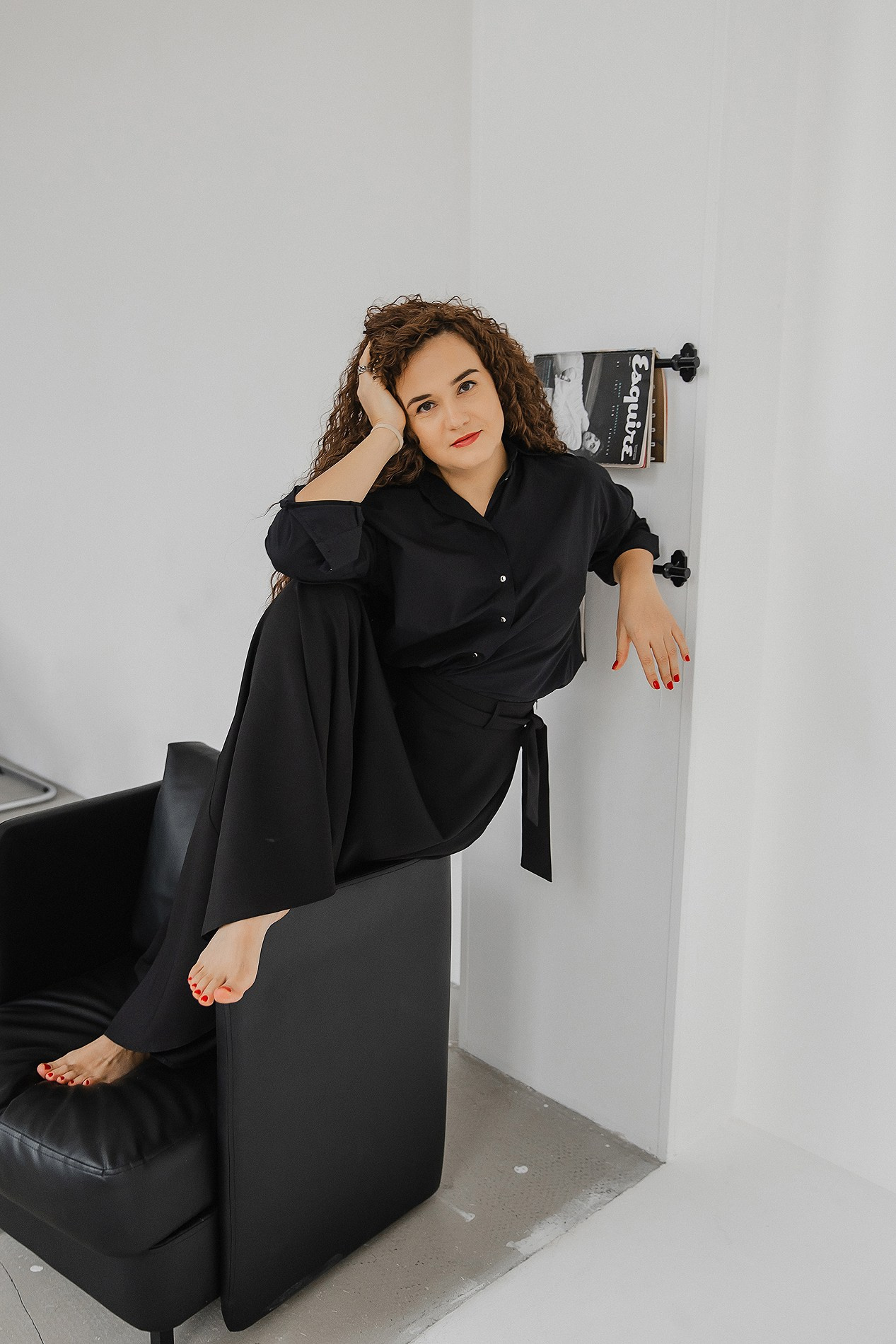 Семейная фотосессия на белом фоне. Фотограф Олеся Жомер