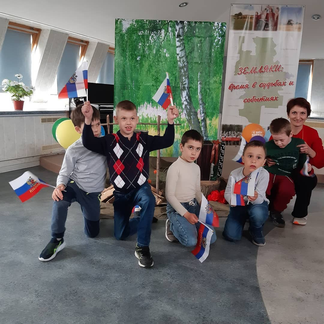 Логоритмика в духе Дня Победы: марши, танцы и трогательный вальс!