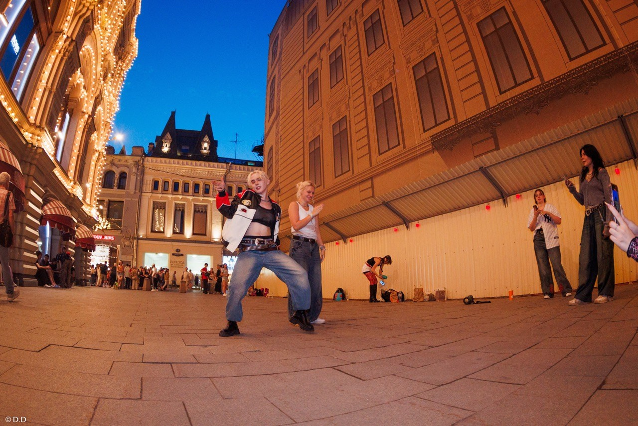 Cover dance in public'. Различные мероприятия и просто фотографии людей
