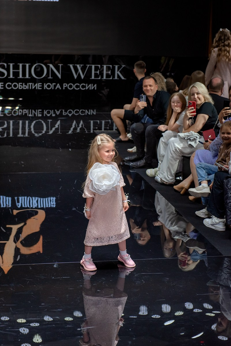 SochiFashionWeek2024 дизайнер Анохина. Семейный и коммерческий фотограф в Сочи Александр Бодунов