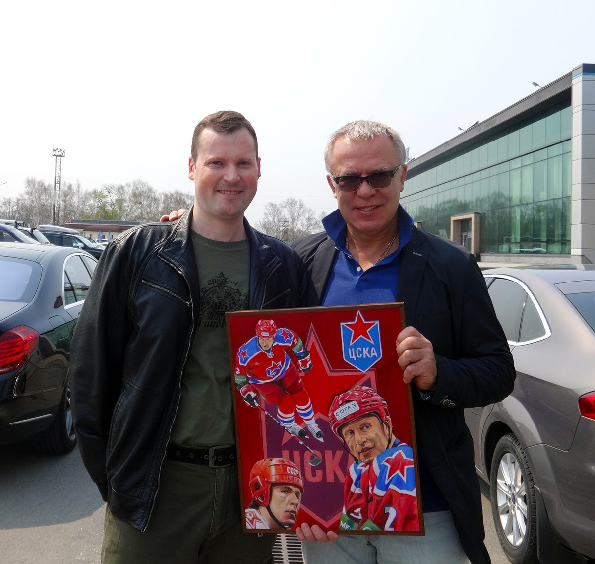 Встреча с Фетисовым сегодня 28.04.2015. Дарю свою картину. И конечно автограф на память.))