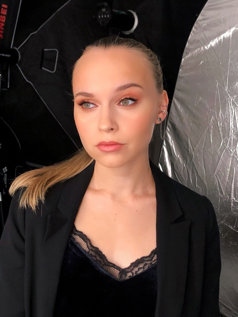 растушеванная стрелка прекрасно подойдет для лаконичного макияжа