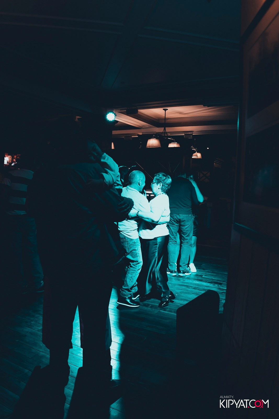 ЖИГУЛИ БАР НА АУЭЗОВА. КИПЯТКОМ АЛМАТЫ! Фотосъемка мероприятий в Алматы