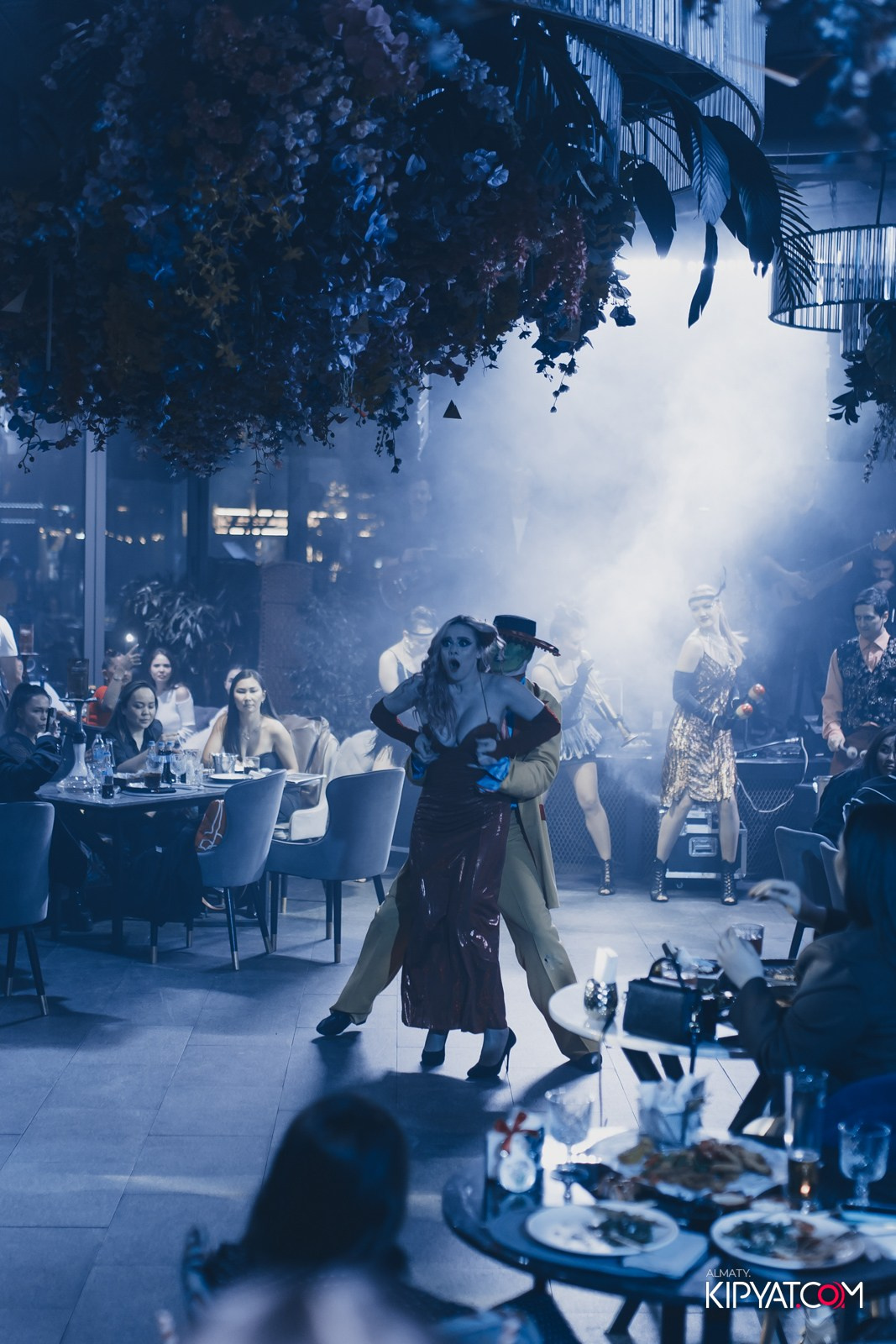 FRIENDS BAR & TERRACE. КИПЯТКОМ АЛМАТЫ!