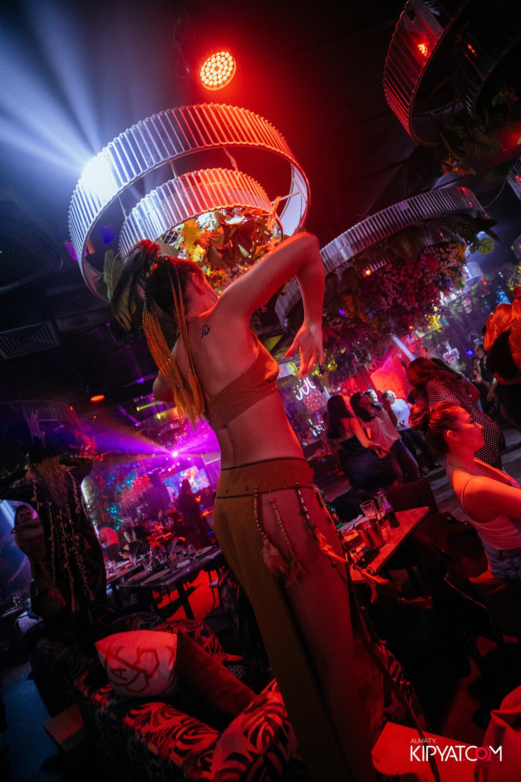 FRIENDS BAR & TERRACE. КИПЯТКОМ АЛМАТЫ!