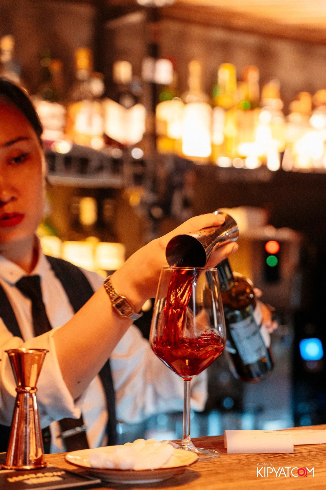 РЕСТО-БАР СКАНДАЛИСТЪ. КИПЯТКОМ АЛМАТЫ!