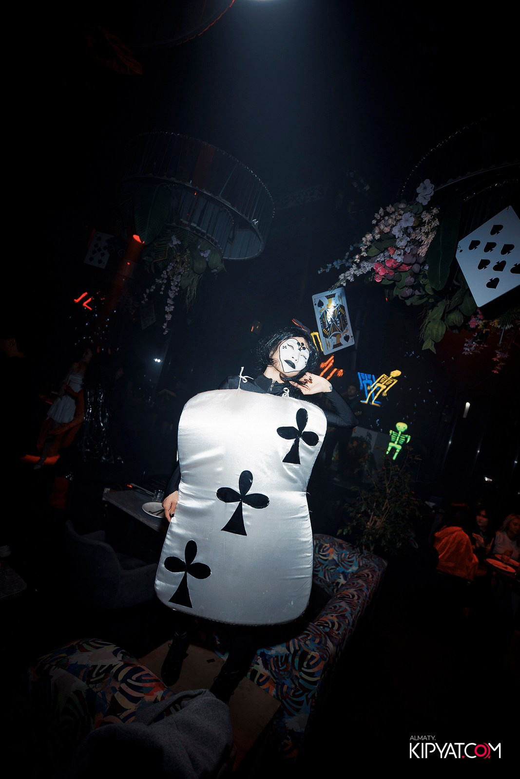 FRIENDS BSR & TERRACE. КИПЯТКОМ АЛМАТЫ!