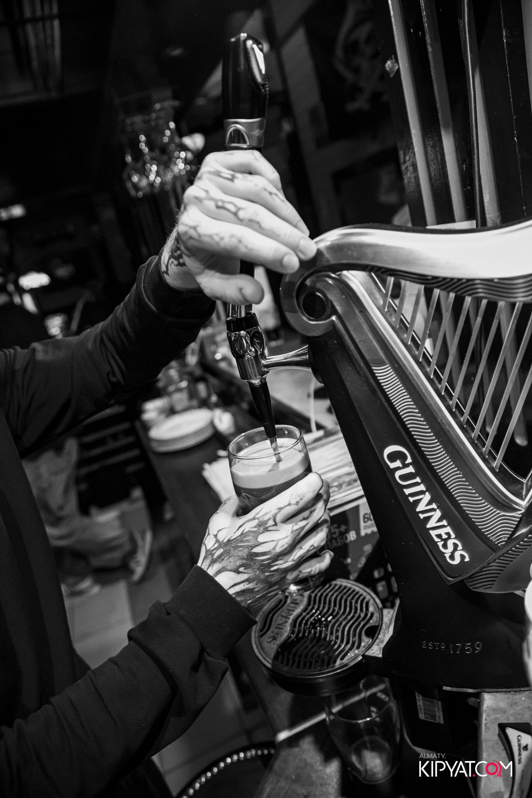 HARATS IRISH PUB НА АЛЬ-ФАРАБИ. КИПЯТКОМ АЛМАТЫ! Фотосъемка мероприятий в Алматы