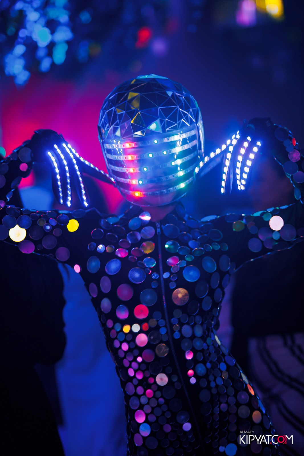 FRIENDS BAR & TERRACE. КИПЯТКОМ АЛМАТЫ!