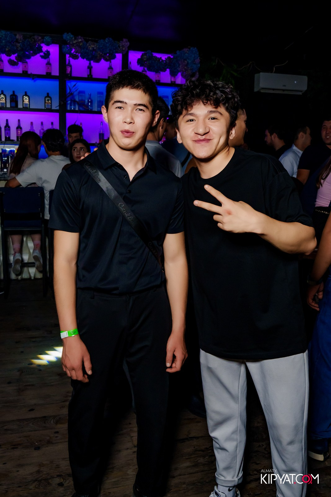 UYAT EMES BAR. КИПЯТКОМ АЛМАТЫ!