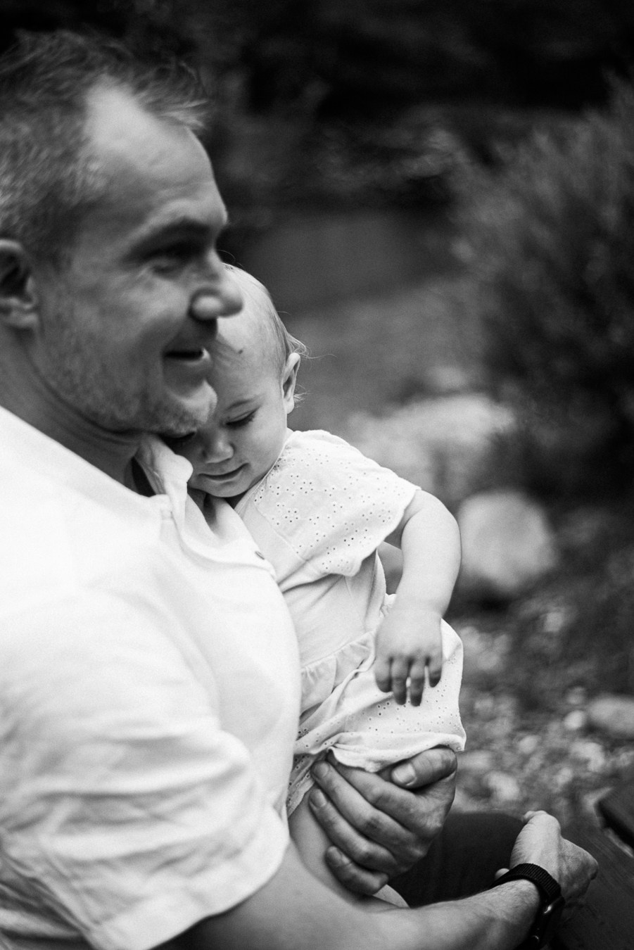 Коля, Ксюша, Саша, Андрей, Кира и бабушки | на даче