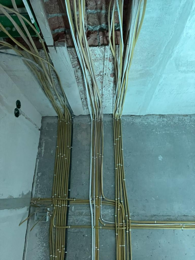 Черновые электромонтажныеработы. Мамонт