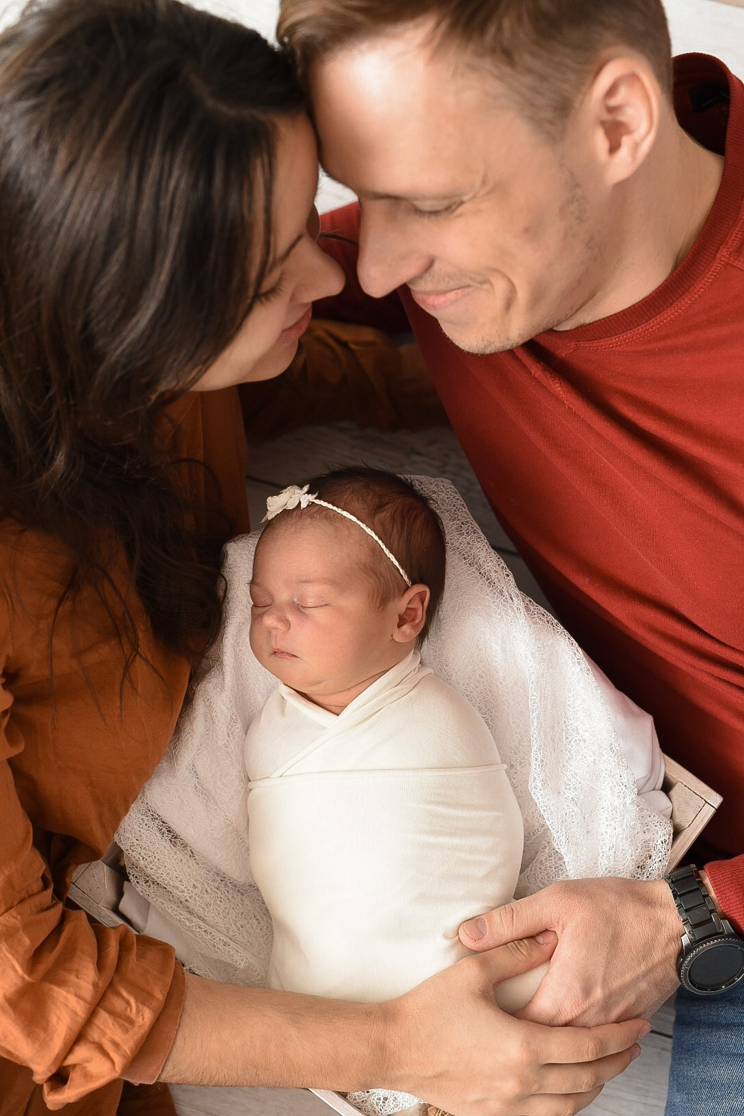 Newborn Мария. Фотостудия для новорожденных и малышей в Твери — На ручки