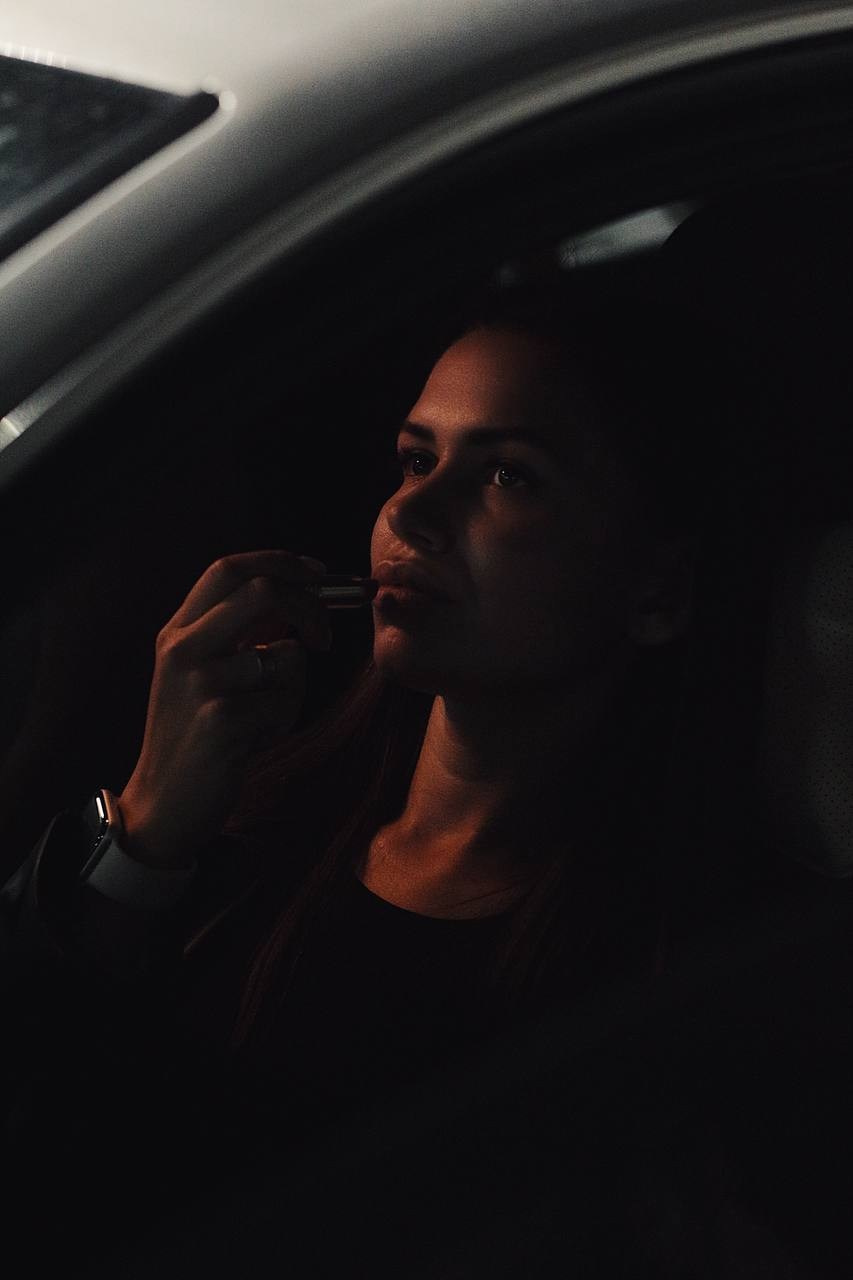 Анастасия и Виктория. Парковка. Фотограф Пирумян Анна. г. Сургут, г. Воронеж