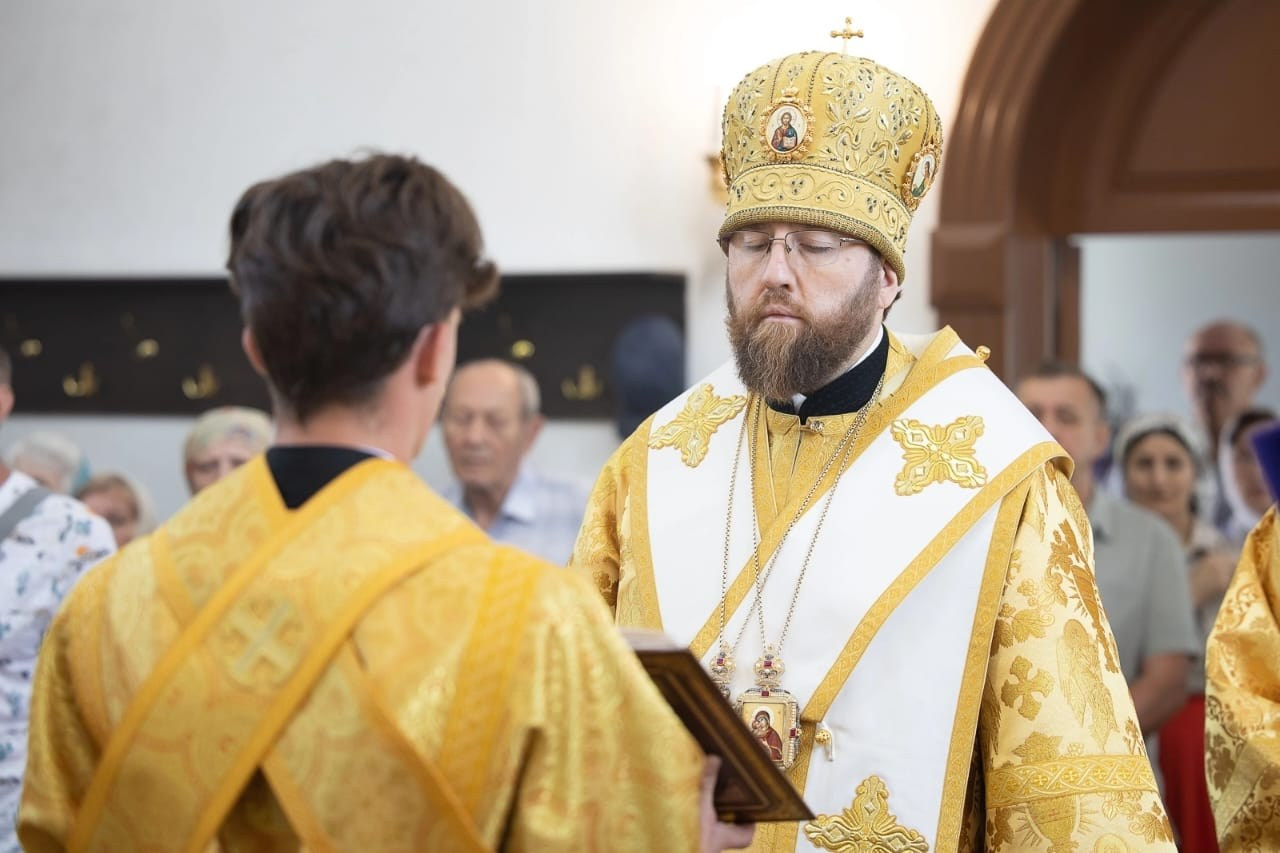 Митрополит Игнатий совершил божественную литургию в храме Всех скорбящих Радость. Саратовское Северо-Западное благочиние