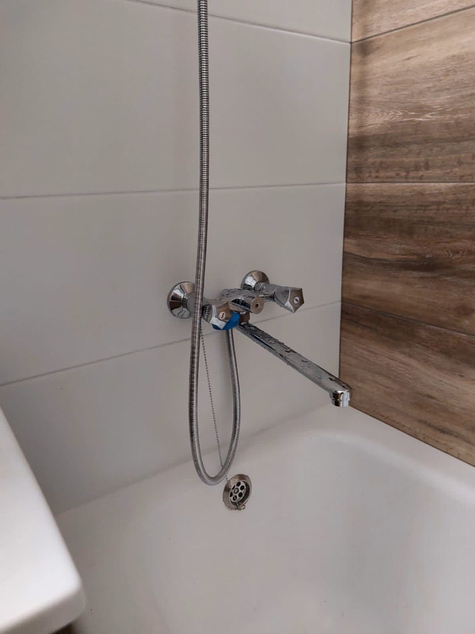 Ванная комната с раздельным санузлом (ул. Ф. Амирхана д. 79). Ремонт санузла, туалета, ванной под ключ в Казани. Укладка плитки