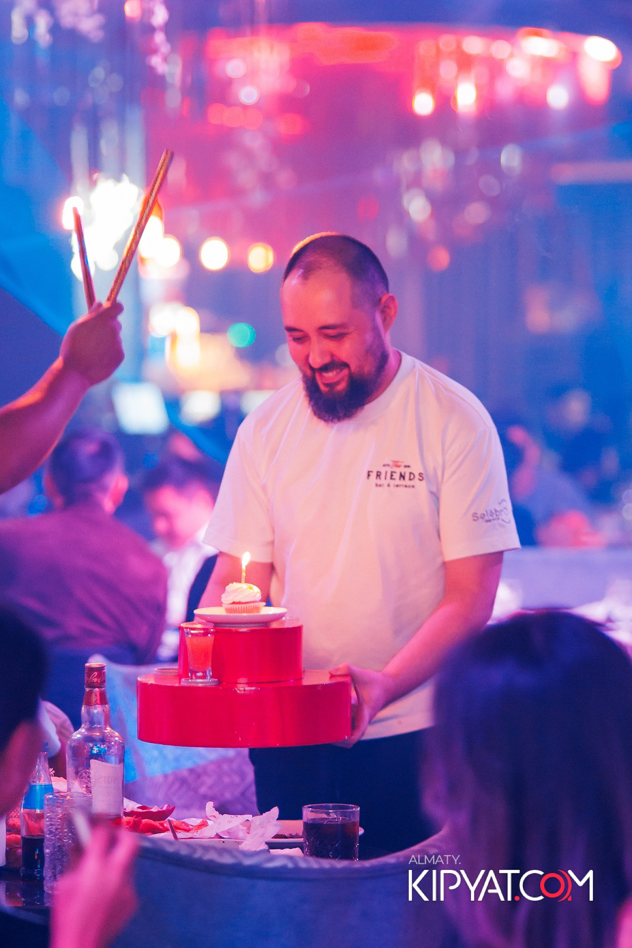 Friends bar & terrace. КИПЯТКОМ АЛМАТЫ!